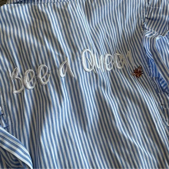 Bee Embroidered Sleeveless Button Down Blouse Ruffle Blue White Sybilla S - Picture 4 of 9